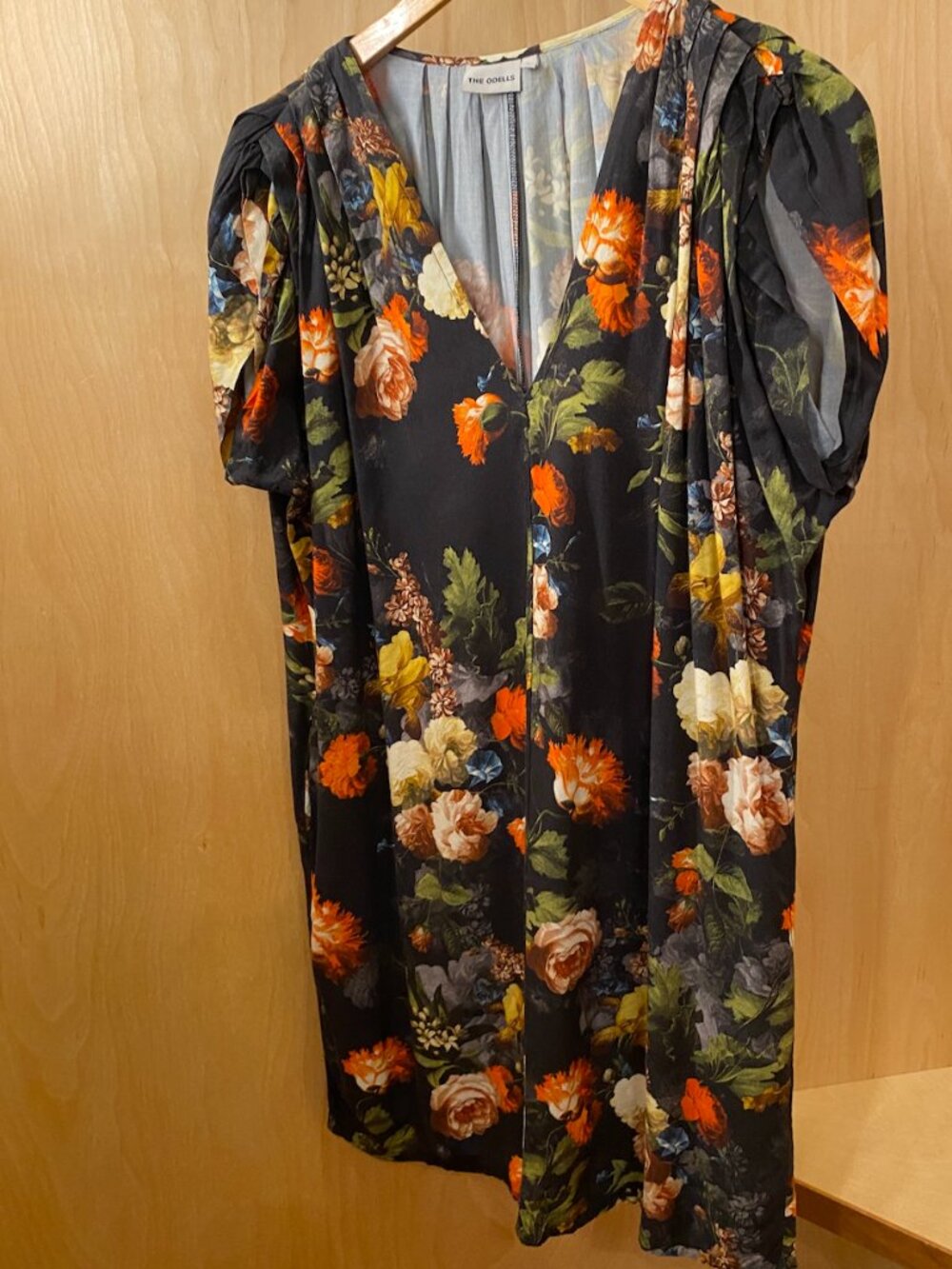 The Odells Rayon Floral V Neck OVERSIZED Tunic Dress w/Pockets! - Size Small